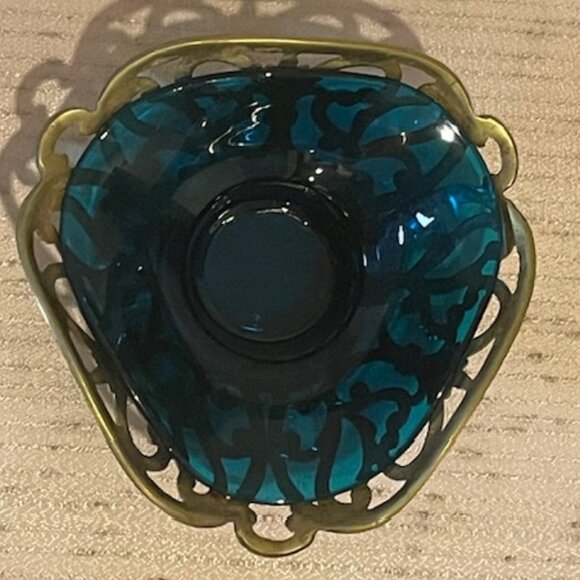 Vintage Ornate Footed Brass Basket with Blue Glass Bowl Victorian Hollywood Rgy - Picture 2 of 8